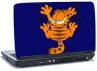 laptop skin med Garfield som kl&Atilde;&brvbar;ber sig fast til v&Atilde;&brvbar;ggen