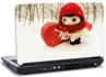laptop skin med dukke i sneen