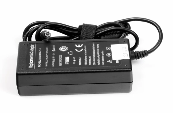 Toshiba 45W 15V 3A strømforsyning 6.3mm x 3.0mm stik - Kompatibel