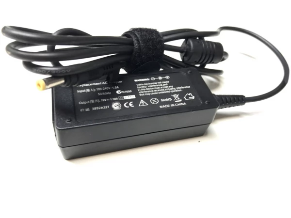 30W 19V 1.58A strømforsyning 5.5mm x 2.5mm stik - Køb nu! 30W 19V 1.58A strømforsyning med 5.5mm x 2.5mm stik - kompatibel